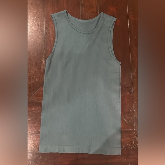 Moss Parallel Tank - Picture 1 of 2